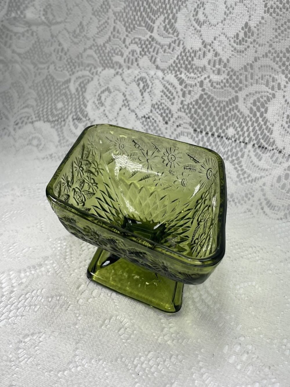 Vintage Green Indiana Glass Daisy Floral Candy Dish, Diamond Shaped Dish - Picture 6 of 14